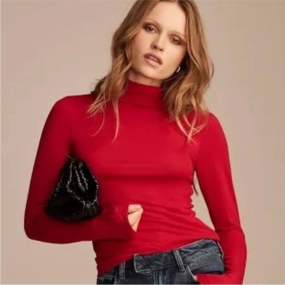 Banana Republic Scarlet Long Sleeve Tee - Picture 3 of 10